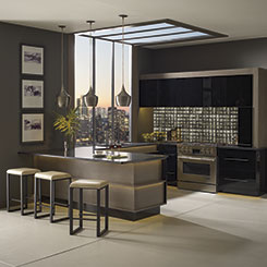Kitchen cabinets in high gloss laminate and Wenge materials
