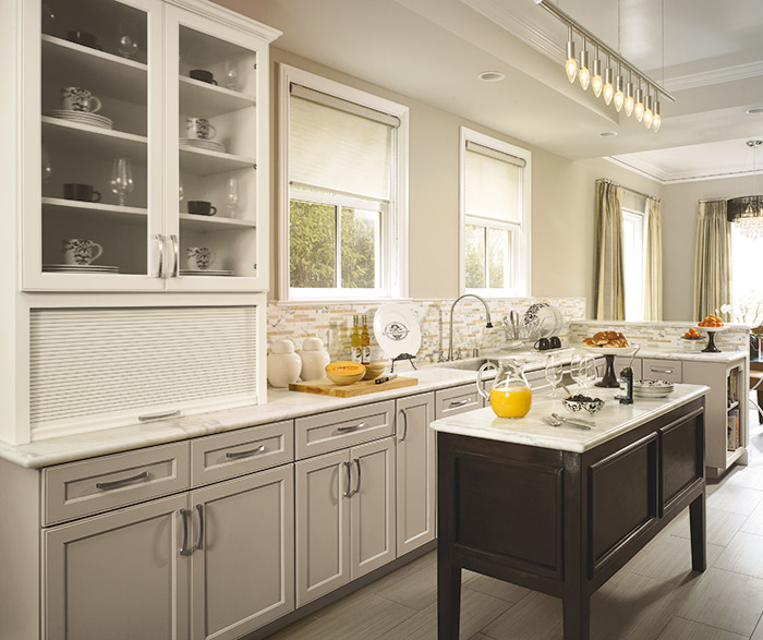 Shaker Kitchen Cabinets with a Neutral Palette
