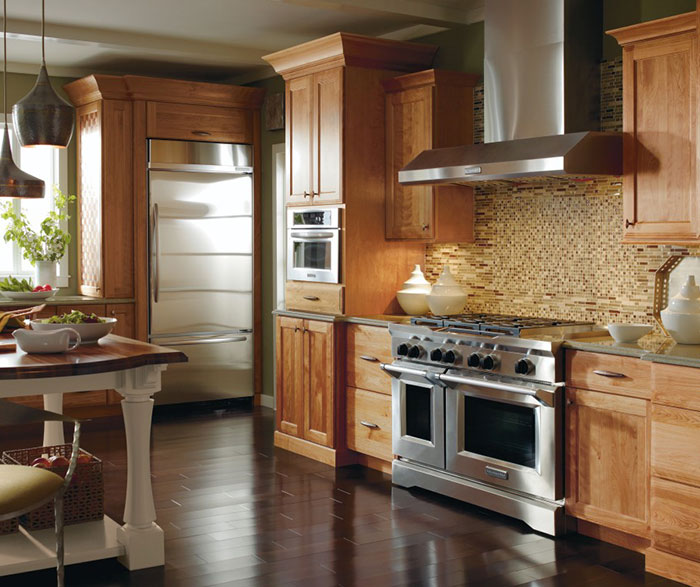 Casual Cherry Kitchen Cabinets In Natural Finish