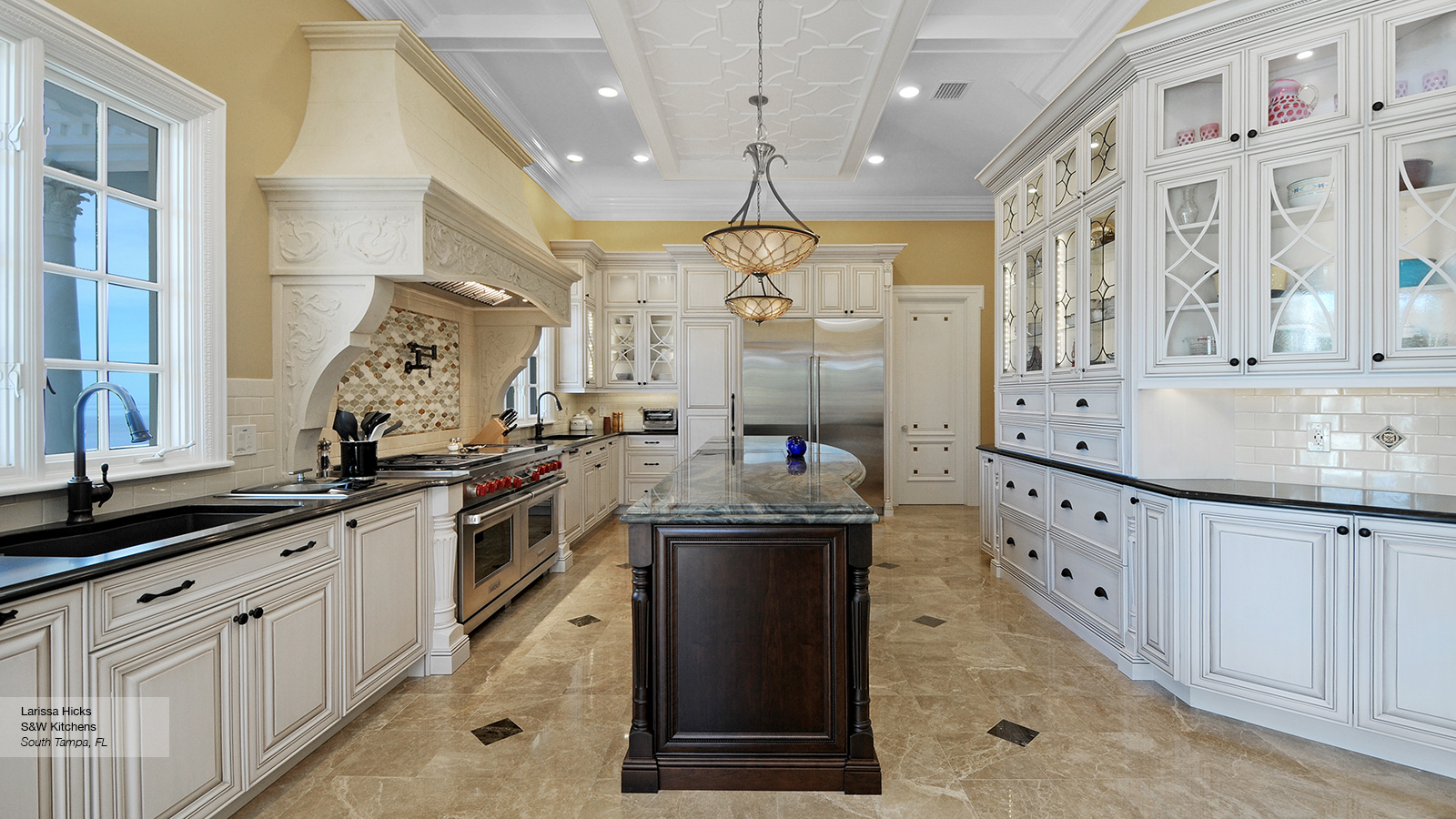 Traditional Kitchen With Contrasting