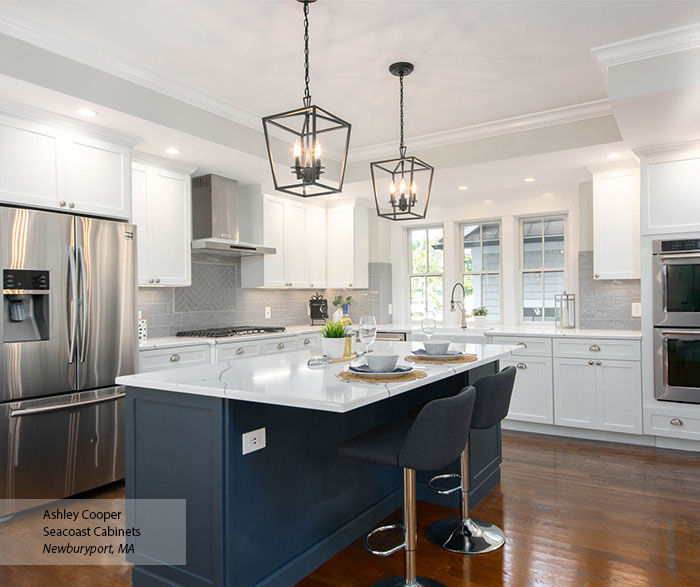 Casual Blue and White Kitchen Cabinets