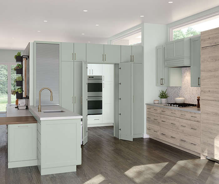 Modern Casual Kitchen Cabinets in Artful Combinations