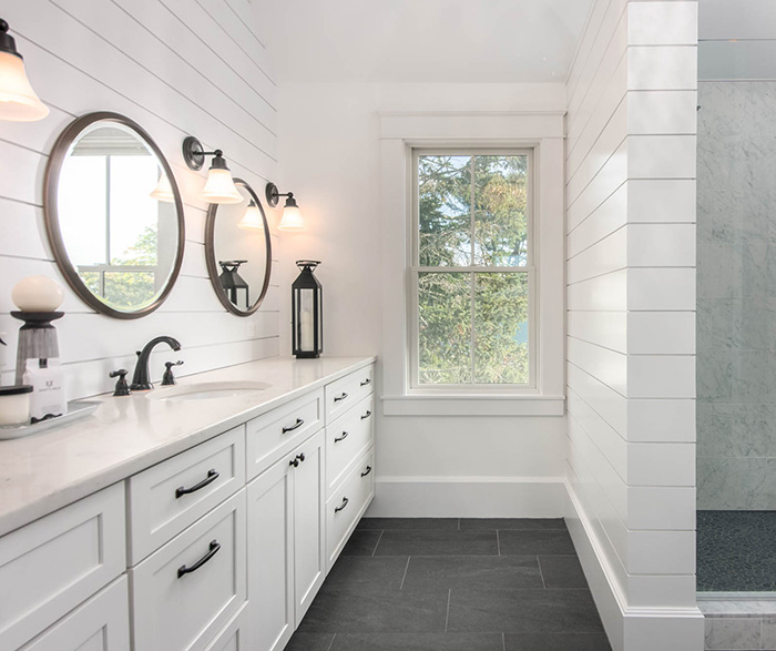 Casual White Farmhouse Bathroom