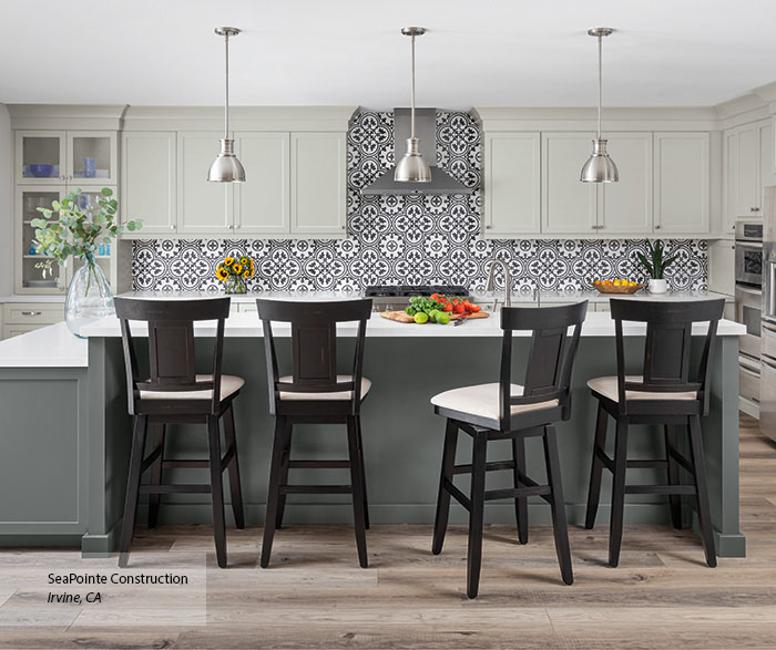 Casual Two-Tone Gray Kitchen Cabinets