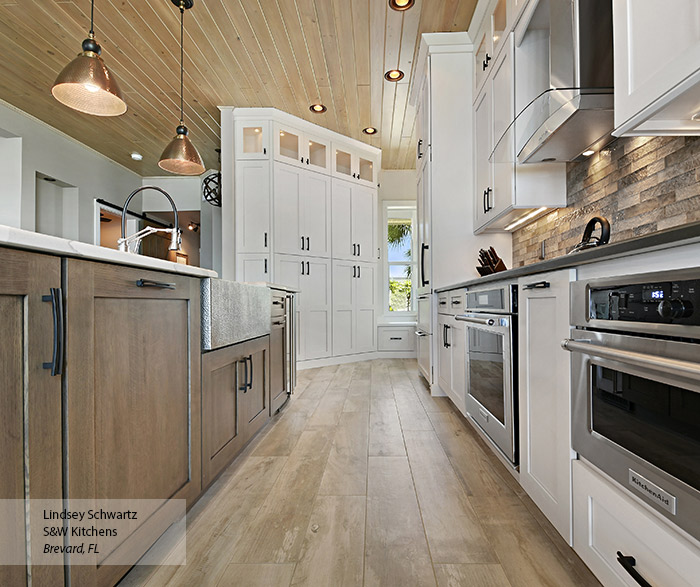 Painted Oak kitchen cabinets in Pearl with a Riverbed kitchen island