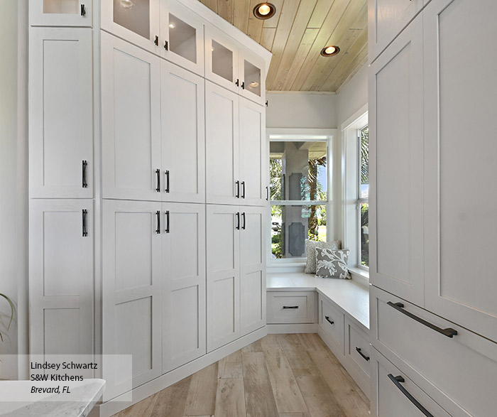 Painted Oak kitchen cabinets in Pearl