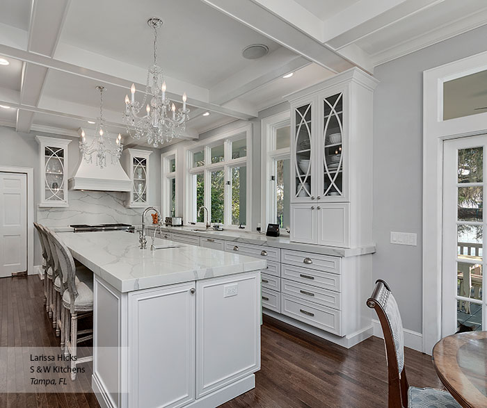 Transitional Maple Kitchen Cabinets in Pearl