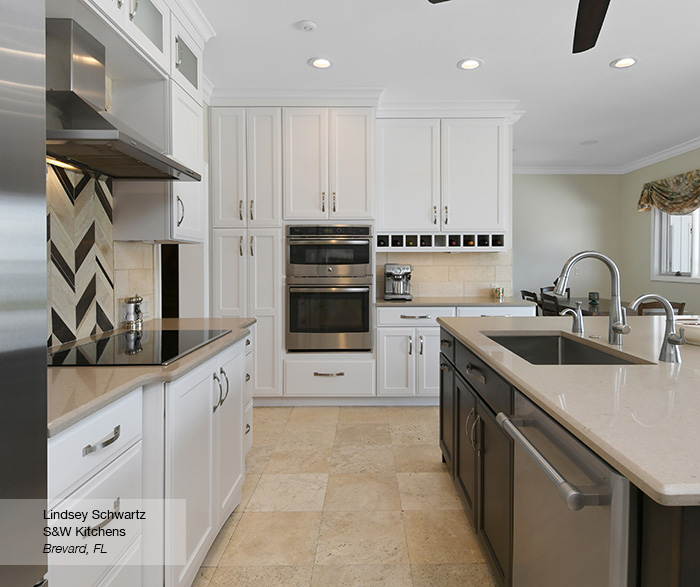 Pearl White Shaker Cabinets in a Casual Kitchen