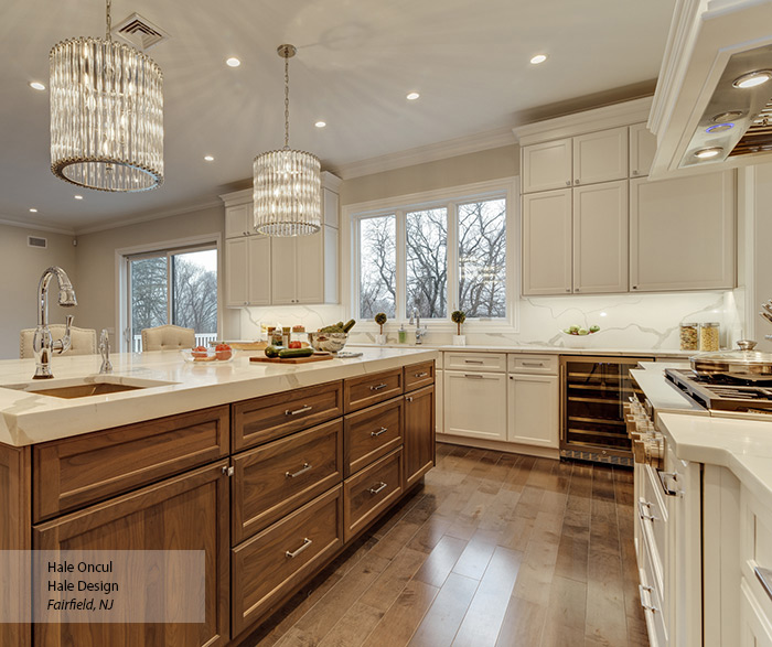 Casual White Maple and Walnut Kitchen Cabinets