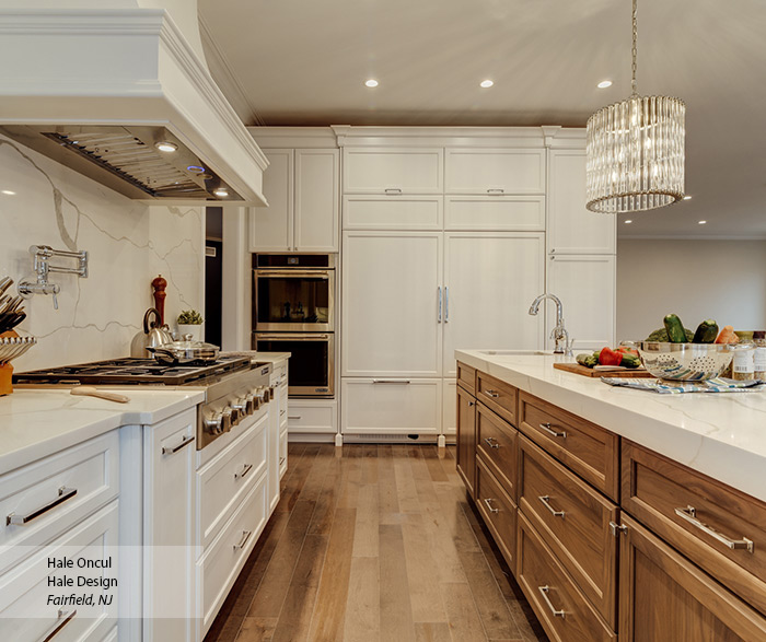 Casual White Maple and Walnut Kitchen Cabinets