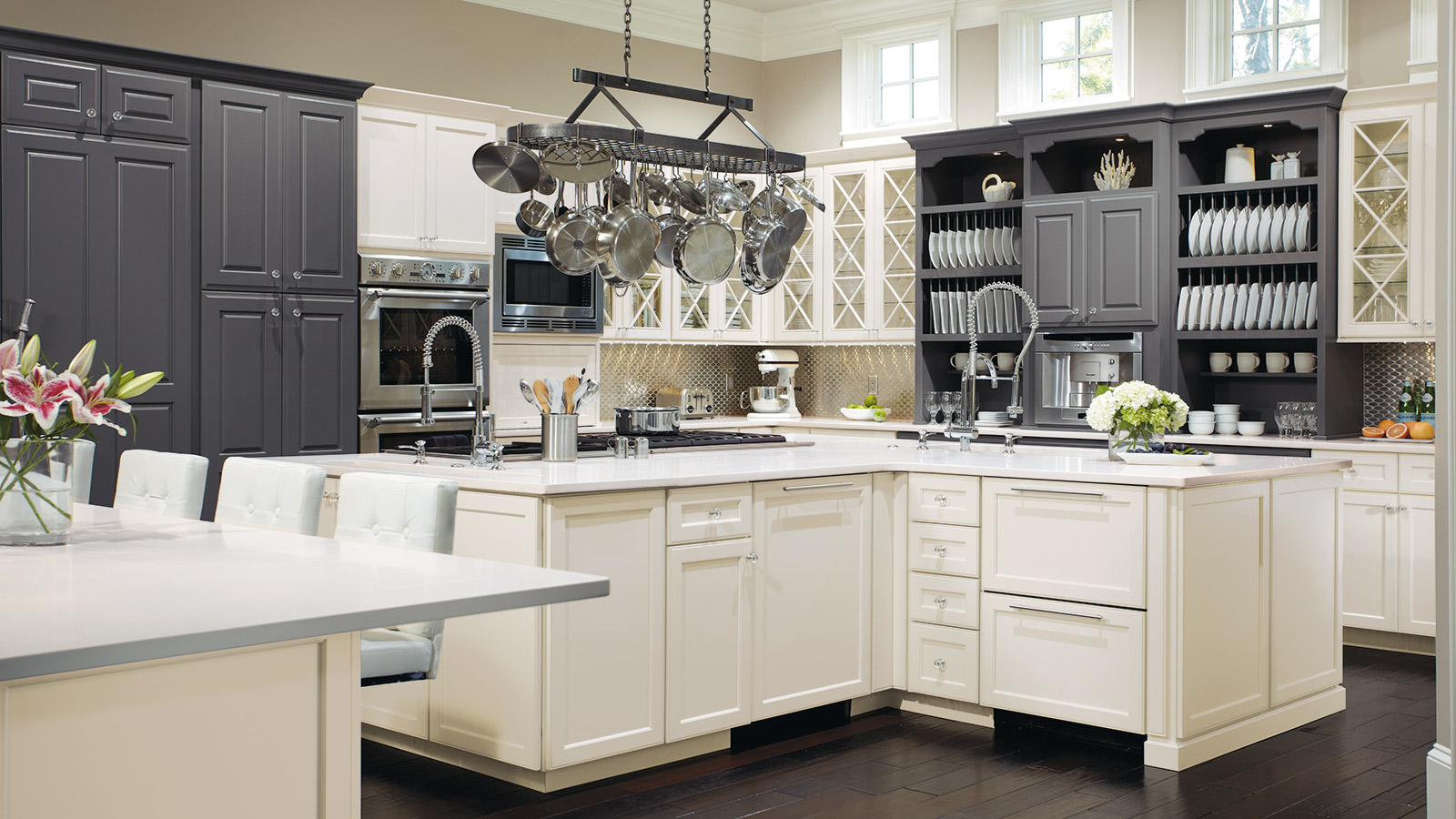 Open Kitchen Design with Custom Cabinetry - Omega