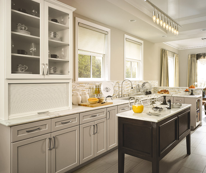 Shaker Kitchen Cabinets with a Neutral Palette - Omega