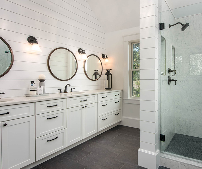 Casual White Farmhouse Bathroom