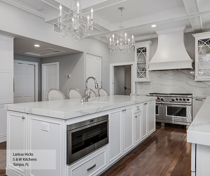 Transitional Maple Kitchen Cabinets in Pearl