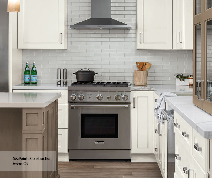 Off-White Shaker Casual Kitchen Cabinets