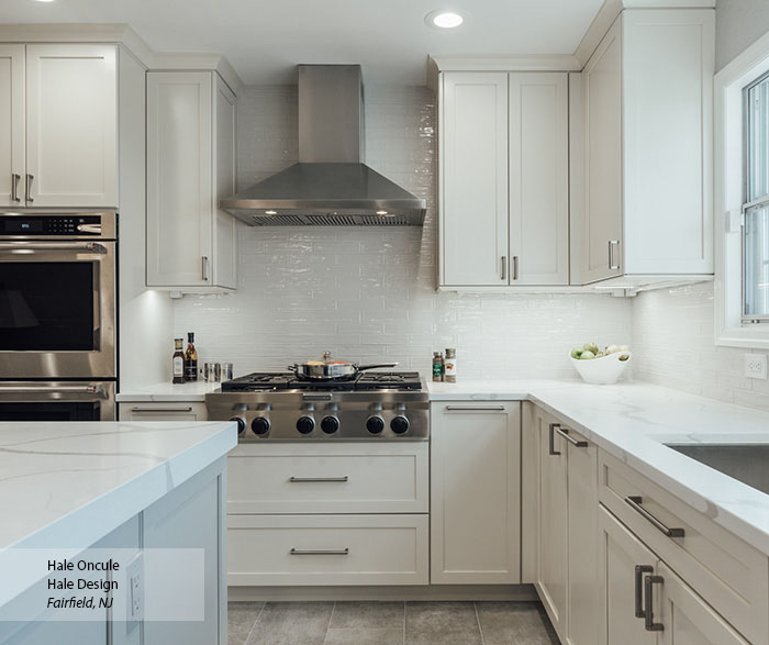 Monochromatic Casual Maple Kitchen Cabinets